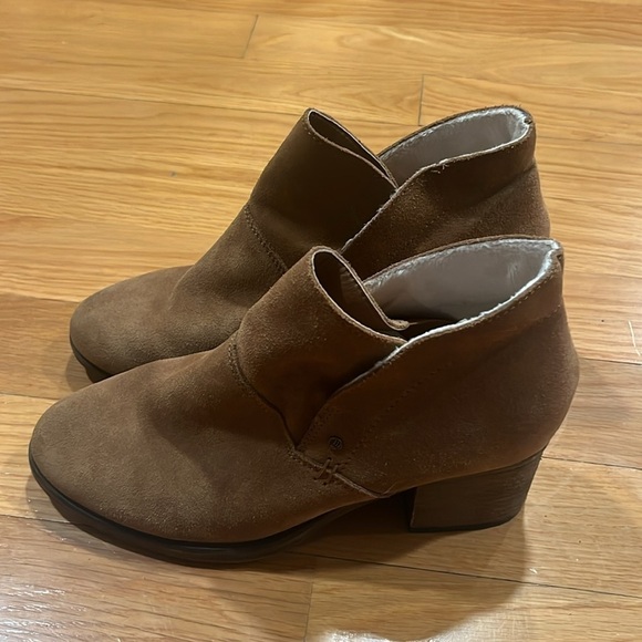 Bearpaw women’s block heel suede ankle boots size 10. - Picture 2 of 8